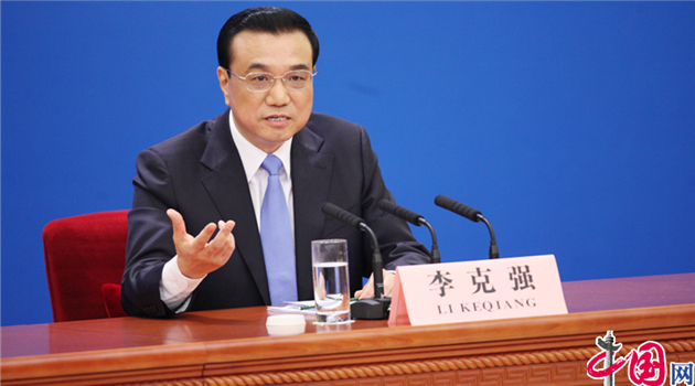 Ministerpräsident Li Keqiang stellt sich der Presse