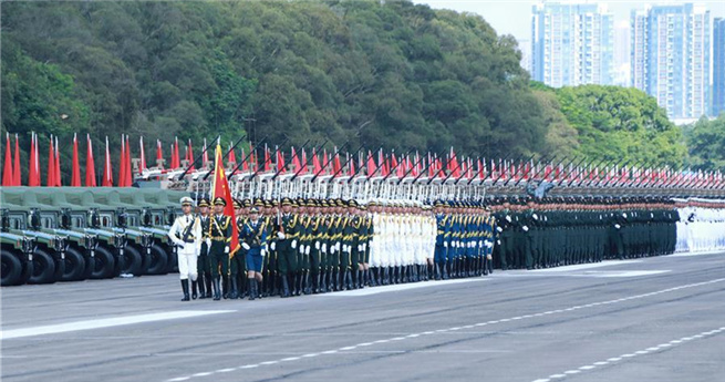 Xi Jinping inspiziert Hongkonger Garnison der Volksbefreiungsarmee